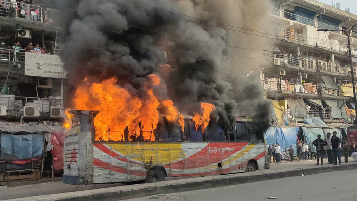 গুলিস্তানে ভিক্টর পরিবহণে আগুন