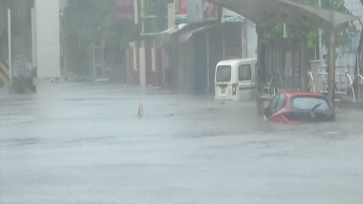 প্রবল বৃষ্টিতে তলিয়ে গেছে ভারতের চেন্নাই