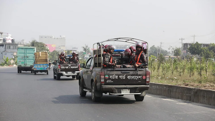 সারা দেশে ১৫৬ প্লাটুন বিজিবি মোতায়েন