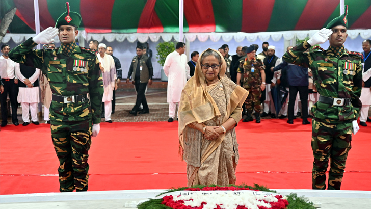 টুঙ্গিপাড়ায় জাতির পিতার সমাধিতে প্রধানমন্ত্রীর শ্রদ্ধা