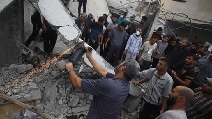 গাজায় ইসরাইলি হামলায় নিহতের সংখ্যা ১৭ হাজার ছাড়াল