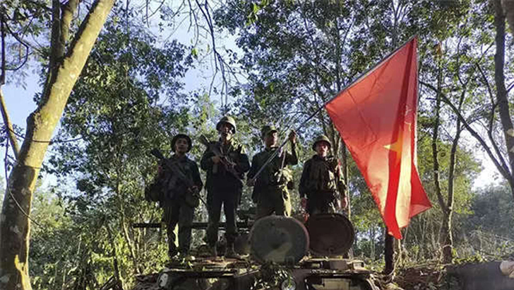 মিয়ানমারে জান্তার চেয়ে শক্তিশালী বিদ্রোহীরা