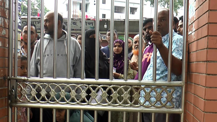 ৪ পরীক্ষার্থীর ‘টাইম আউটে’ আটকে গেল শিক্ষক হওয়ার স্বপ্ন