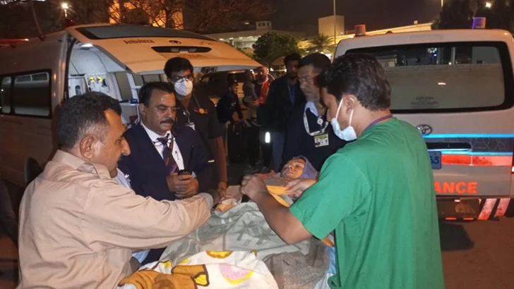 স্বামী ও দুই সন্তানকে বাঁচাতে বন্দুকের মুখে বুক পেতে দিলেন মা!