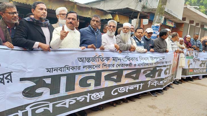 ‘দুই হাত পেছনে দিয়ে হ্যান্ডকাফ লাগিয়ে নিয়ে যায়, আমরা চোর না ডাকাত’