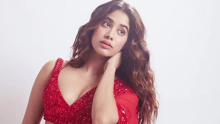 ভাঙা প্রেম জোড়া লাগিয়ে আরও একধাপ এগোচ্ছেন জাহ্নবী