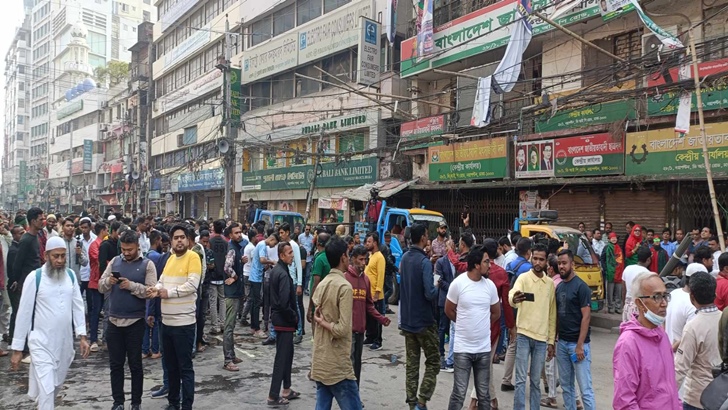 দুপুরে বিএনপির বিজয় র‌্যালি, নয়াপল্টনে টানানো হচ্ছে মাইক 