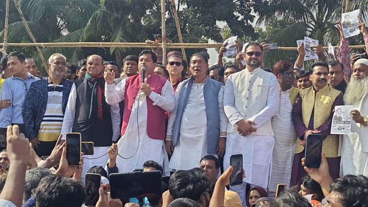প্রতীক বরাদ্দের পর জাহাঙ্গীর আলমের সঙ্গে একমঞ্চে ৩ স্বতন্ত্র প্রার্থী