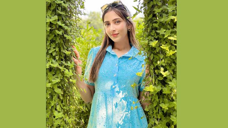 বছর শেষে সুখবর দিলেন মিম