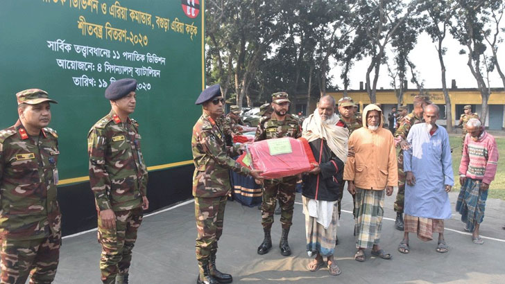 বগুড়ায় সেনাবাহিনীর কম্বল ও শস্য বীজ বিতরণ