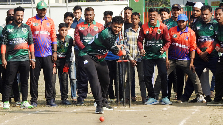 করতাম ফাস্ট বল, কোচ বানিয়ে দিলেন স্পিনার: সাকিব