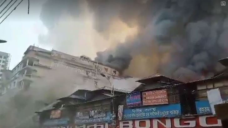 শীতে অগ্নিদুর্ঘটনার ঝুঁকি, জনসচেতনতা ও সতর্কতার বিকল্প নেই