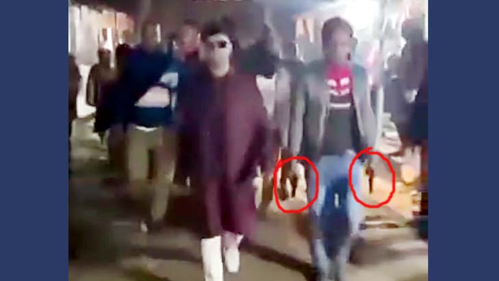 নৌকার মিছিলে পিস্তলসদৃশ অস্ত্র প্রদর্শনকারী ভাইরাল যুবক আটক