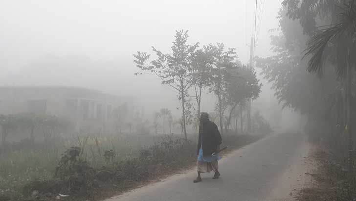 দুই সপ্তাহ পর কুয়াশায় ঢাকল তেঁতুলিয়া