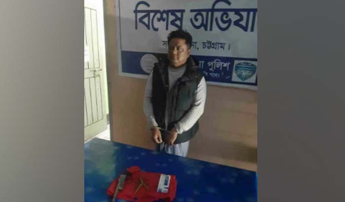 সন্দ্বীপে পুলিশের তালিকাভুক্ত সন্ত্রাসী সমীর অস্ত্রসহ আটক 