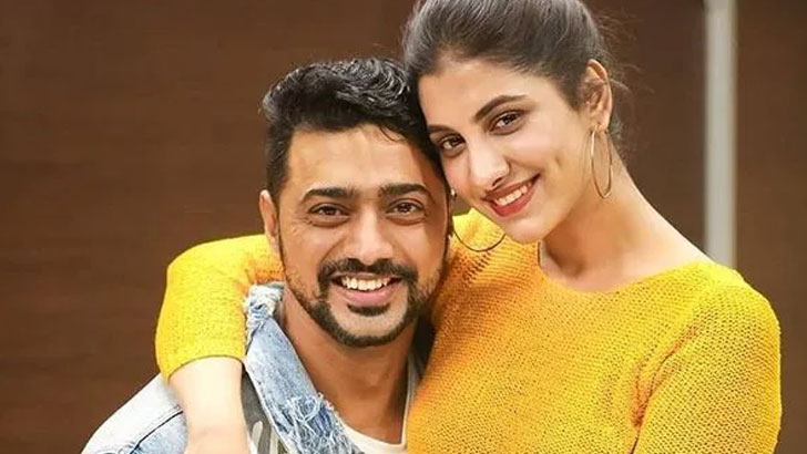 সাদা-কালো ছবি শেয়ার করে যা লিখলেন দেব