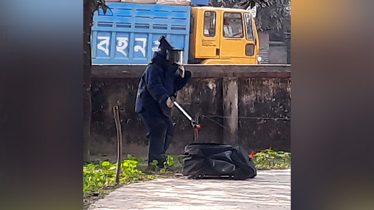 নির্বাচন অফিসের সামনে থেকে ককটেলসদৃশ বস্তু উদ্ধার