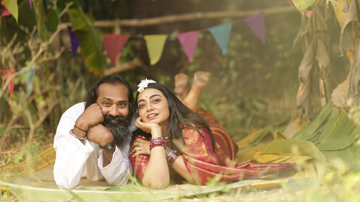 বন্ধুকে বিয়ের খবর প্রকাশ্যে আনলেন অভিনেত্রী অর্ষা