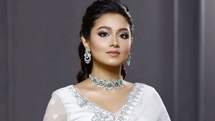 ভারতে সেরা সম্ভাবনাময়ী অভিনেত্রীর পুরস্কার পেলেন ফারিণ