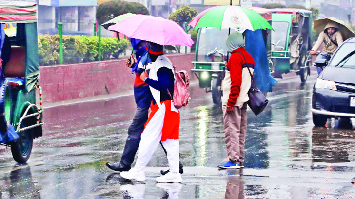 মাঘের শীতে বৃষ্টি বাড়ল দুর্ভোগ