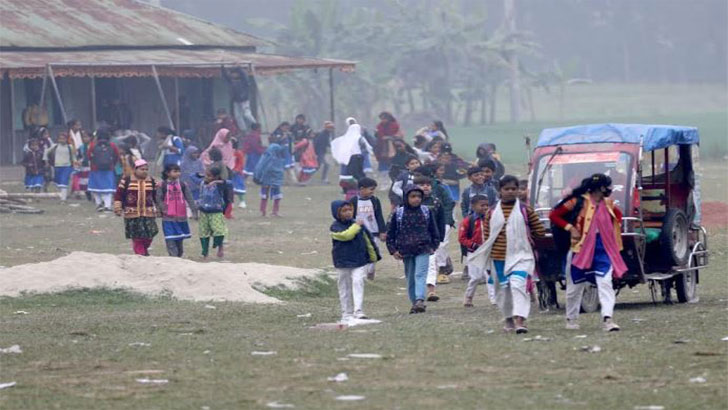 হাড়কাঁপানো শীত: পাবনার সব মাধ্যমিক ও প্রাথমিক স্কুল বন্ধ ঘোষণা