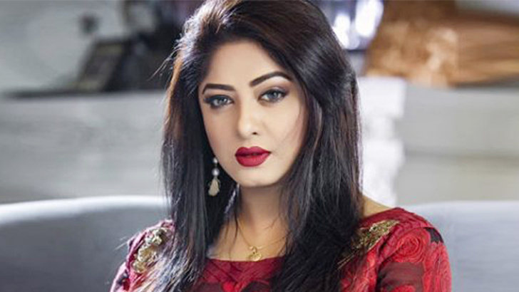 আমেরিকায় গ্রিনকার্ডের অপেক্ষায় নায়িকা মৌসুমী!