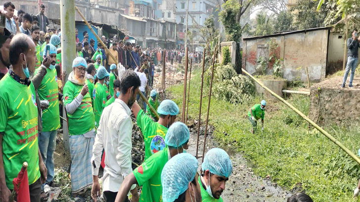 এবার খালে নামলেন ব্যারিস্টার সুমন