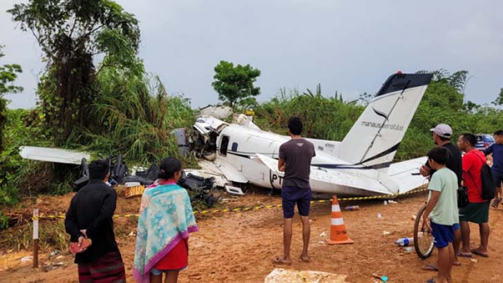 ব্রাজিলে মাঝ আকাশ থেকে ভেঙে পড়ল একক ইঞ্জিনের বিমানটি