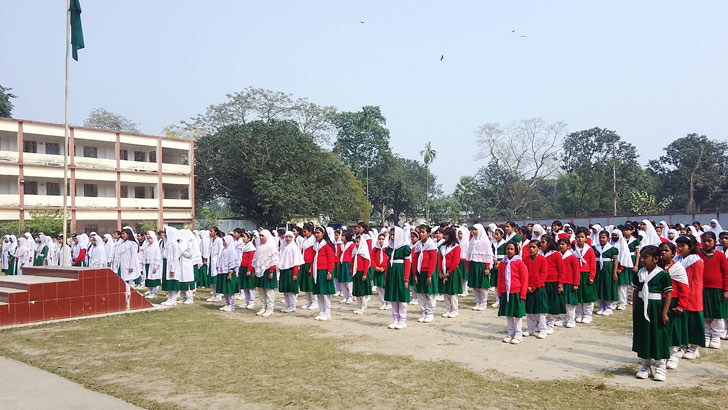 মৃদু শৈত্যপ্রবাহের মধ্যেই খুলে দেওয়া হয়েছে মাধ্যমিক স্কুল