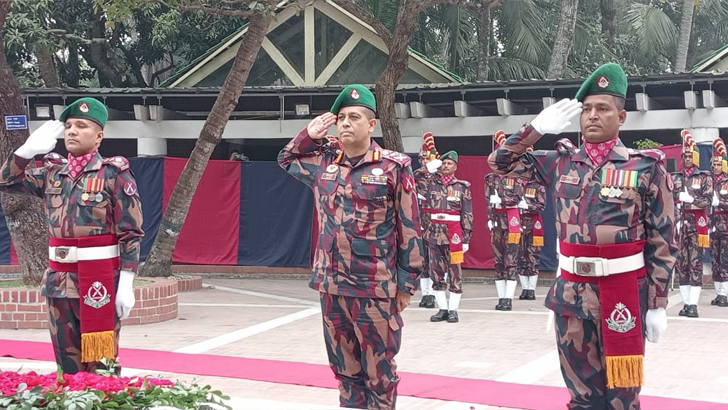 টুঙ্গিপাড়ায় বঙ্গবন্ধুর সমাধিতে বিজিবি মহাপরিচালকের শ্রদ্ধা