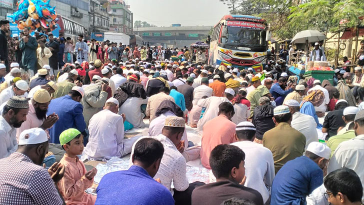 আমিন আমিন ধ্বনিতে প্রকম্পিত তুরাগতীর