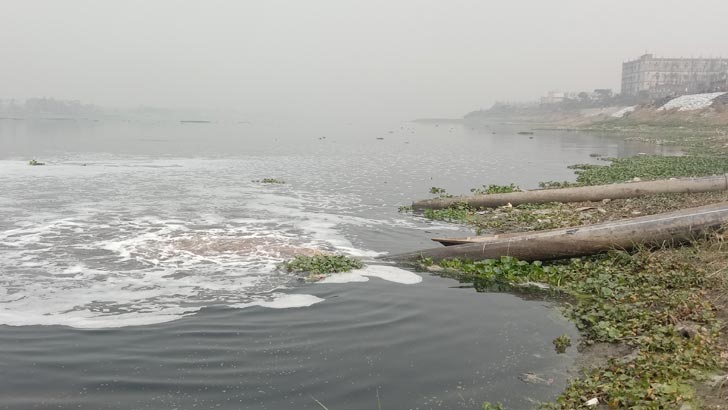 দূষণে মৃতপ্রায় ধলেশ্বরী: ট্যানারিশিল্পে সিইটিপি পুরোপুরি কার্যকর হতে হবে