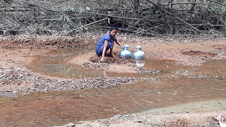 পাহাড়ী আদিবাসীদের বিশুদ্ধ পানির কষ্ট চরমে