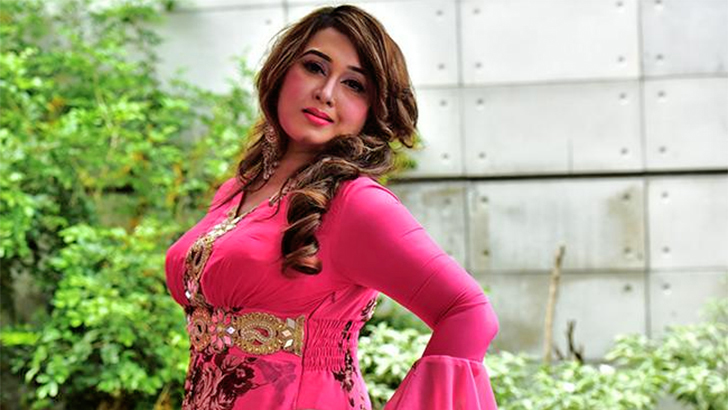 নির্বাচনের মাঠে চিত্রনায়িকা পলি