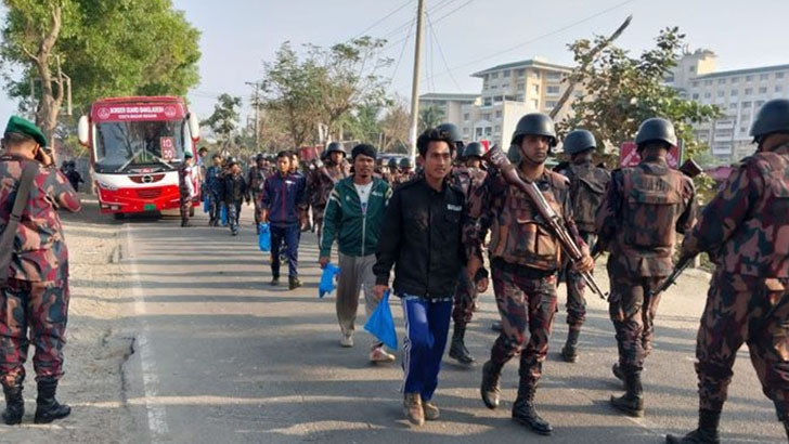 বিজিপিসহ মিয়ানমারের ৩৩০ জনকে ফেরত পাঠানোর প্রক্রিয়া চলছে