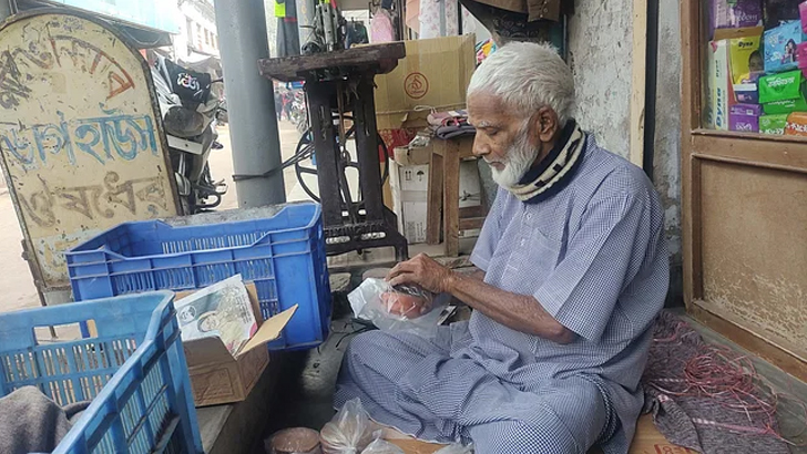 ‘আমি এত বড় পদক পাব কল্পনা করিনি, এখন মরেও শান্তি পাব’ 