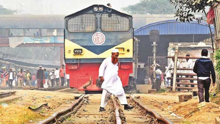 রাজধানীতে ট্রেনের ধাক্কায় অজ্ঞাত নারীর মৃত্যু