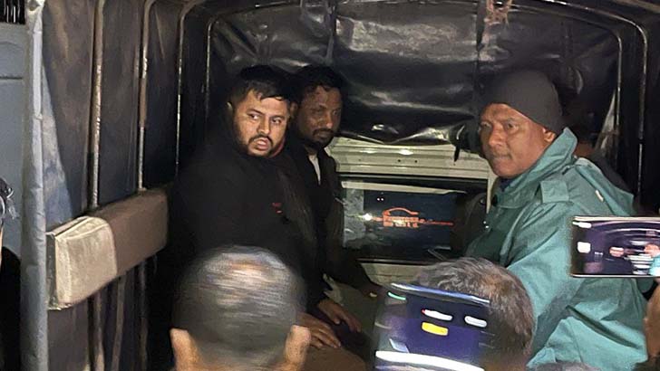 ভাড়াটেদের সঙ্গে আ.লীগ নেতার বিরোধ, ডাকাত বলে পুলিশে দিলেন ১১ জনকে