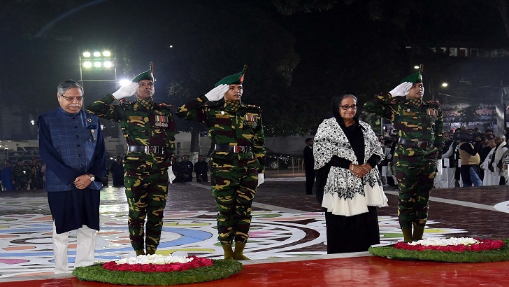 ভাষাশহীদদের প্রতি রাষ্ট্রপতি-প্রধানমন্ত্রীর শ্রদ্ধা