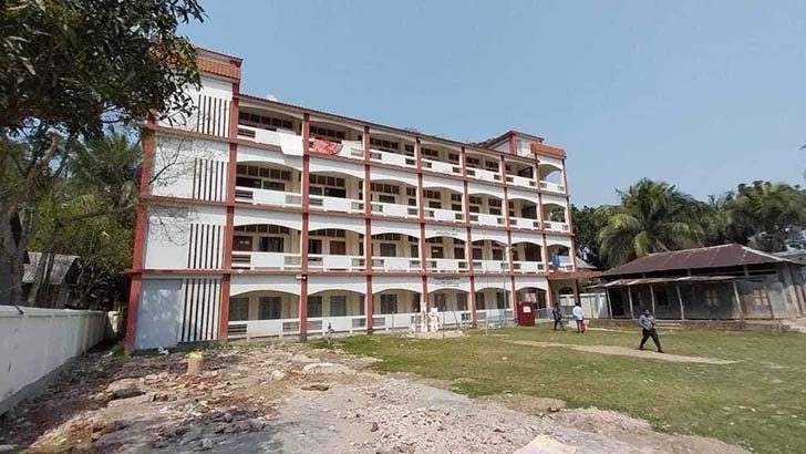 শিক্ষাসফরে শিক্ষক-শিক্ষার্থীদের মদ্যপানের ভিডিও ভাইরাল