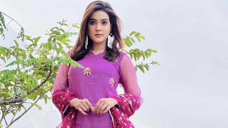 বিচ্ছেদ ঘোষণার পর নাম বদলে ফেললেন মাহি