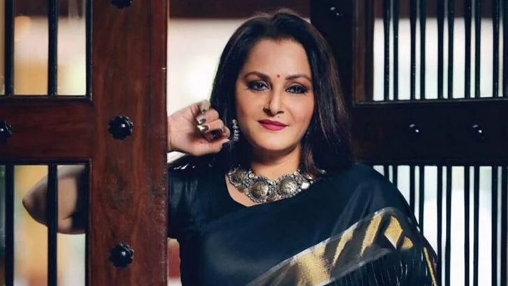 অভিনেত্রী ‘পলাতক’, অবিলম্বে গ্রেফতারের নির্দেশ আদালতের