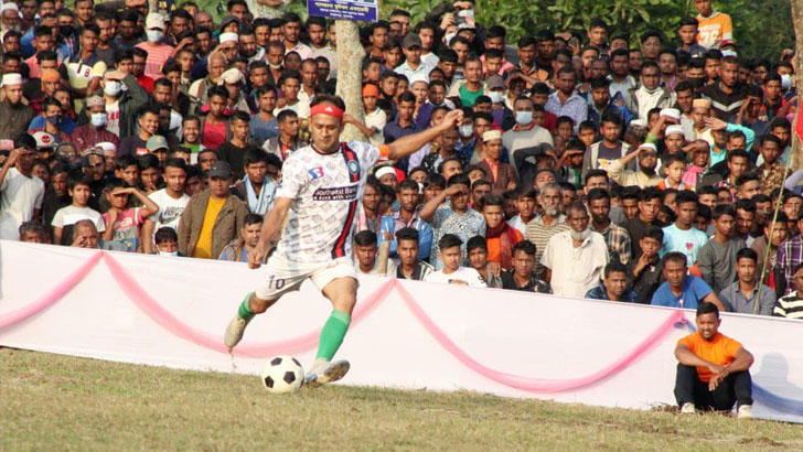 এবার ফেনীর মাঠ কাঁপাবেন ব্যারিস্টার সুমন