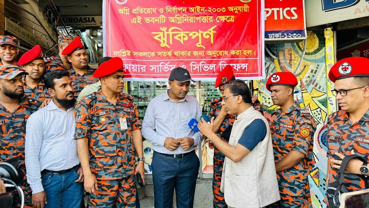 রেস্তোরাঁ ঘিরে চতুর্মুখী অভিযান