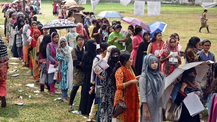 ‘বাসায় গিয়ে সাবান দিয়ে হাত ধুয়ে আসেন’, ভোটারদের প্রিসাইডিং অফিসার 