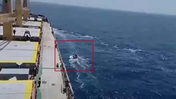 ১৫ মিনিটেই যেভাবে জলদস্যুদের দখলে যায় জাহাজ এমভি আব্দুল্লাহ