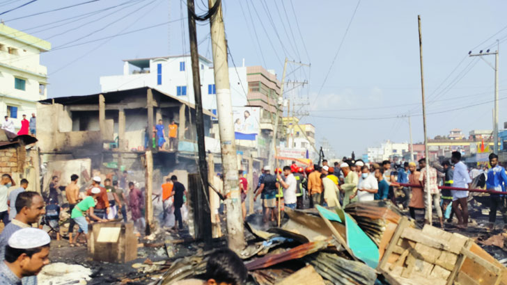 বাহুবলে আগুনে পুড়ল ১৫ দোকান