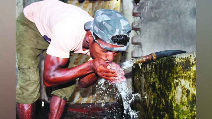 সুপেয় পানি যেন সোনার হরিণ