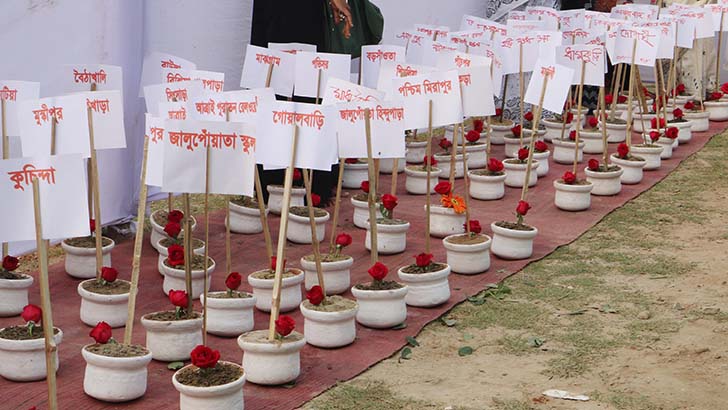 নওগাঁয় ১৩২টি গণহত্যা স্থানের মাটি সংগ্রহ করে শহিদদের প্রতি শ্রদ্ধা