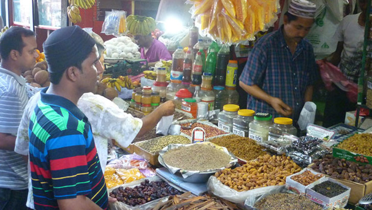 ১৫ রোজার পর এবার ঈদপণ্যে ব্যবসায়ীদের থাবা